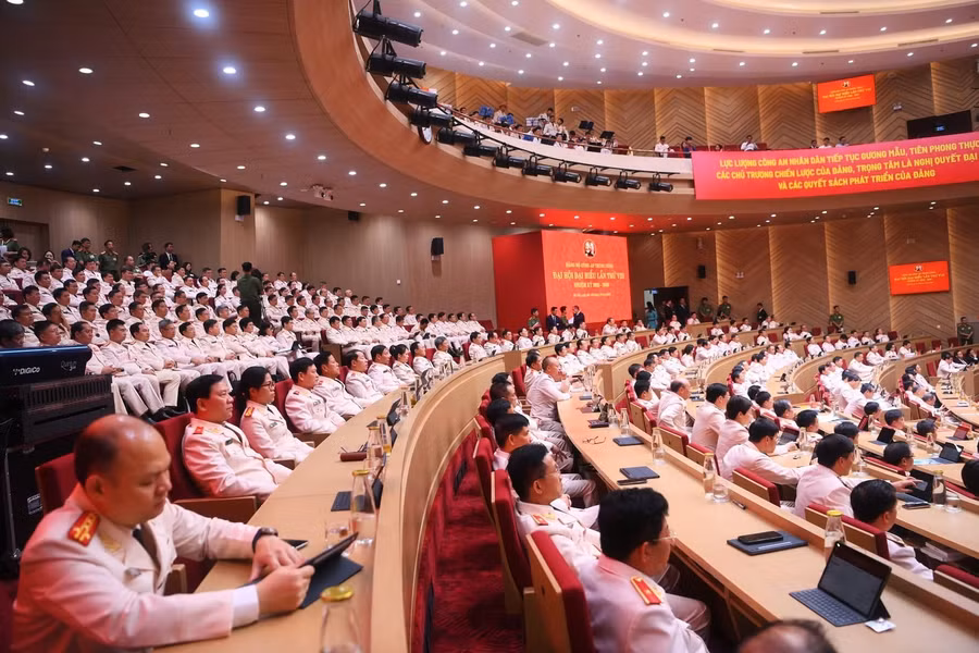 Các đại biểu tham dự hội nghị.