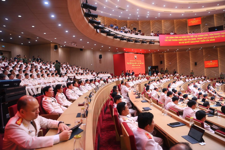 Các đại biểu tham dự hội nghị.