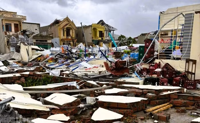 Cảnh đổ nát, tan hoang sau khi trận lốc xoáy kinh hoàng quét qua xã Hoằng Giang, Thanh Hóa