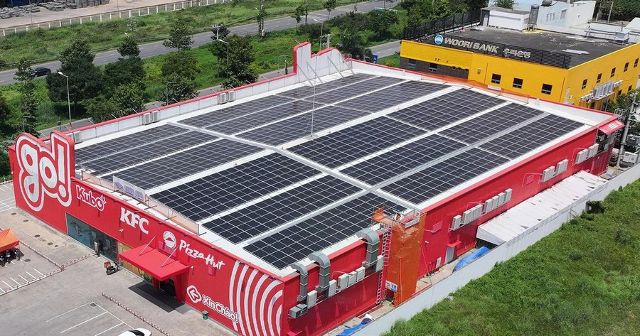 Người dân lắp điện mặt trời mái nhà để sử dụng, chỉ cần thông báo đến UBND xã, hay cơ quan quản lý điện lực tại địa phương ẢNH: N.N Người dân lắp điện mặt trời mái nhà để sử dụng, chỉ cần thông báo đến UBND xã, hay cơ quan quản lý điện lực tại địa phương ẢNH: N.N