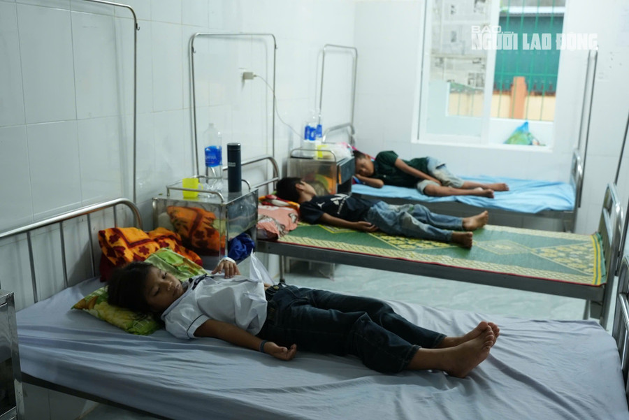 Nhiều em học sinh Trường Phổ thông dân tộc bán trú Tiểu học Kim Thủy nhập viện vì ngộ độc thực phẩm Nhiều em học sinh Trường Phổ thông dân tộc bán trú Tiểu học Kim Thủy nhập viện vì ngộ độc thực phẩm