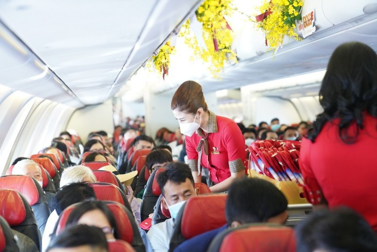 Vietjet còn mang đến cơ hội vàng để trải nghiệm không gian bay thư thái, đẳng cấp. Vietjet còn mang đến cơ hội vàng để trải nghiệm không gian bay thư thái, đẳng cấp.