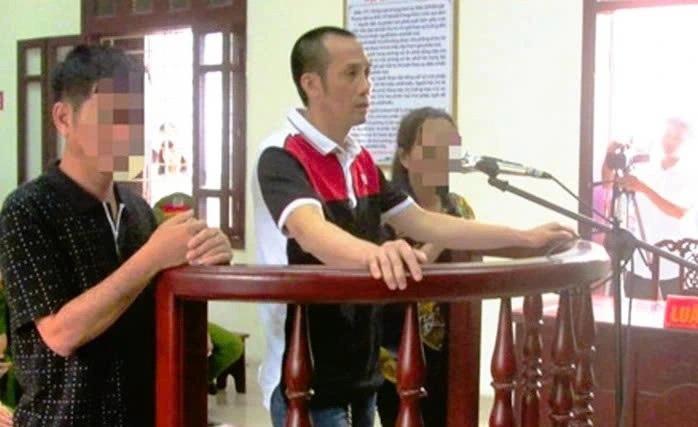 Trùm giang hồ xứ Thanh - Tuấn "thần đèn" tại một phiên tòa năm 2014 quan-tham.jpg