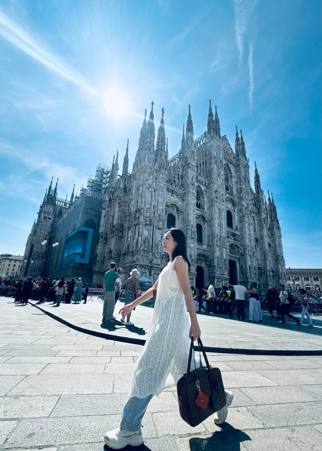 Thánh đường Duomo là một trong những công trình nổi bật nhất và là biểu tượng của Milan. (Ảnh: Minh Ngọc/Vietnam+) Thánh đường Duomo là một trong những công trình nổi bật nhất và là biểu tượng của Milan. (Ảnh: Minh Ngọc/Vietnam+)