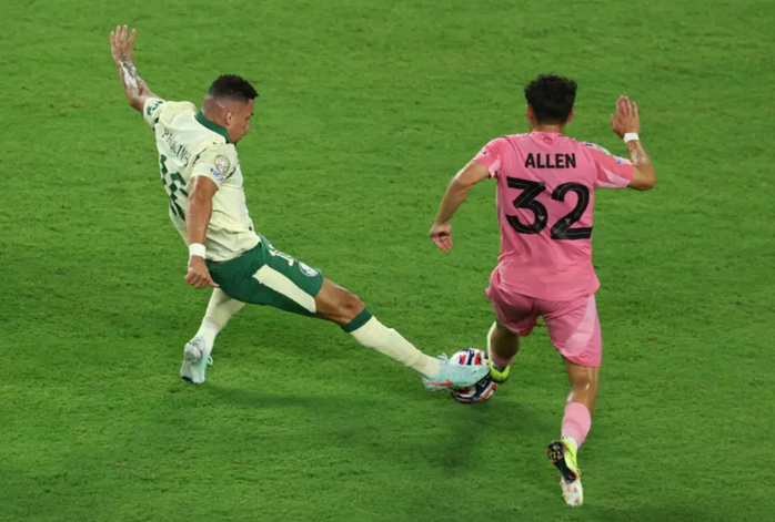 Paulinho rút ngắn cách biệt... Paulinho rút ngắn cách biệt...
