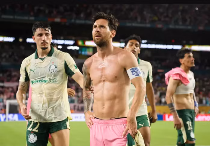 Messi tiếc nuối khi Inter Miami vuột chiến thắng, mất ngôi đầu bảng