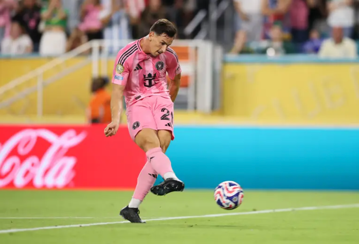 Tadeo Allende mở tỉ số cho đội chủ nhà Inter Miami Tadeo Allende mở tỉ số cho đội chủ nhà Inter Miami
