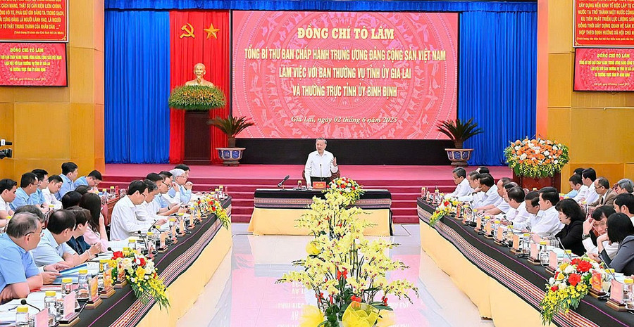 Tổng Bí thư Tô Lâm làm việc với Ban Thường vụ Tỉnh ủy Gia Lai và Thường trực Tỉnh ủy Bình Định. Ảnh: Đ.T 2a.jpg