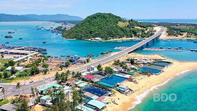 Đường ven biển qua Bình Định là một phần trong quy hoạch tổng thể tuyến ven biển quốc gia. Ảnh: Nguyễn Dũng/Nguồn baobinhdinh.vn duong-ven-bien-dd.jpg