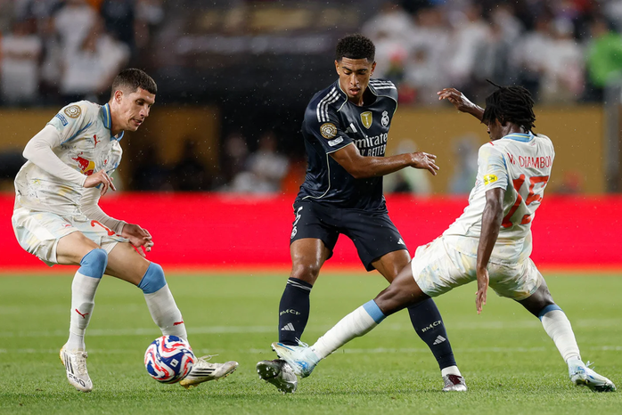 Jude Bellingham làm tốt vai trò cầu nối hàng công Real Madrid Jude Bellingham làm tốt vai trò cầu nối hàng công Real Madrid