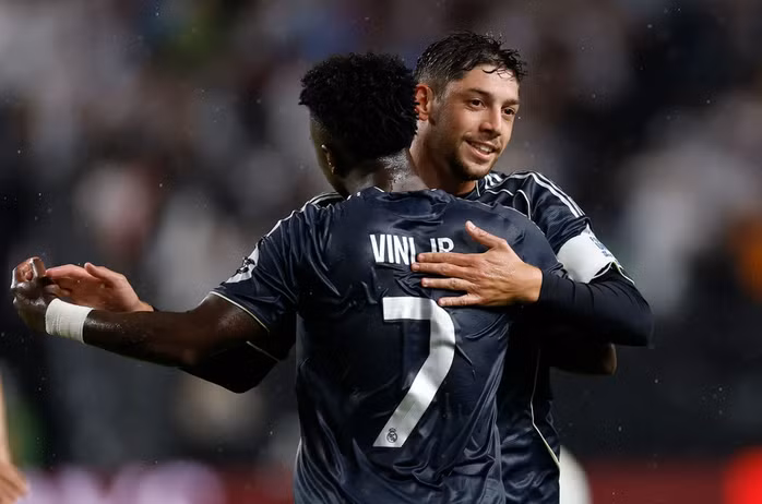 Vinnicius kiến tạo, Valverde nhân đôi cách biệt cho "Kền kền trắng"