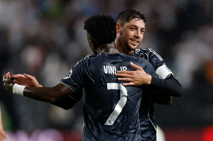 Vinnicius kiến tạo, Valverde nhân đôi cách biệt cho "Kền kền trắng" Vinnicius kiến tạo, Valverde nhân đôi cách biệt cho "Kền kền trắng"