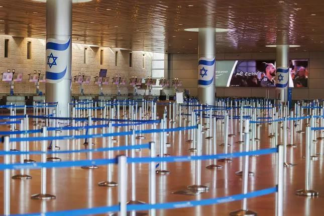 Sân bay quốc tế Ben Gurion ở Tel Aviv không một bóng người sau khi các chuyến bay bị hủy do cuộc không kích của Israel vào các thành phố của Iran. Ảnh: Getty Sân bay quốc tế Ben Gurion ở Tel Aviv không một bóng người sau khi các chuyến bay bị hủy do cuộc không kích của Israel vào các thành phố của Iran. Ảnh: Getty
