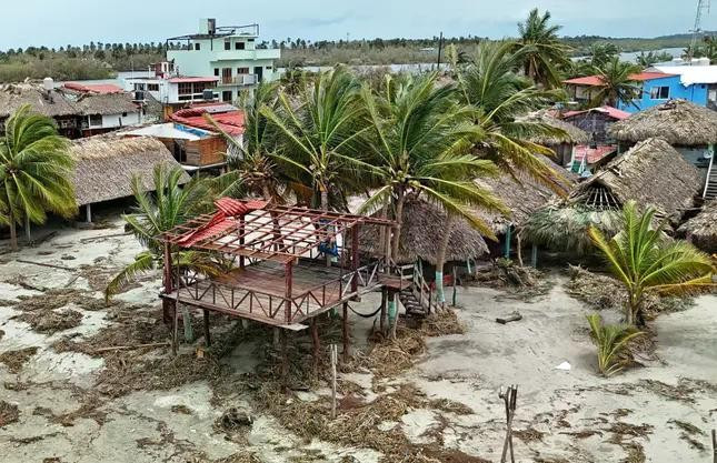 Cơn bão Erick khiến khu du lịch nổi tiếng ở Chacahua, Mexico tan hoang. Ảnh: Getty Cơn bão Erick khiến khu du lịch nổi tiếng ở Chacahua, Mexico tan hoang. Ảnh: Getty