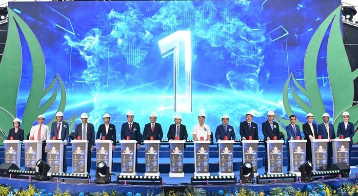 Lãnh đạo Trung ương và địa phương cùng đại diện Five Star Group nhấn nút khởi công 2 dự án Lãnh đạo Trung ương và địa phương cùng đại diện Five Star Group nhấn nút khởi công 2 dự án