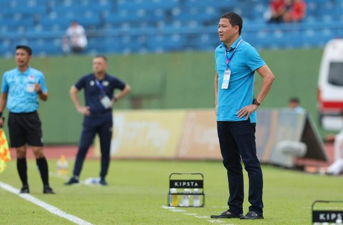Tiến Linh đã đoạt danh hiệu "Vua phá lưới" V-League tương tự như HLV Nguyễn Anh Đức lúc còn thi đấu cho CLB Bình Dương Tiến Linh đã đoạt danh hiệu "Vua phá lưới" V-League tương tự như HLV Nguyễn Anh Đức lúc còn thi đấu cho CLB Bình Dương