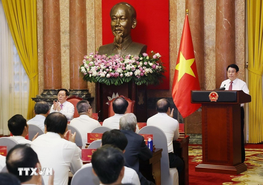 Chủ tịch nước Lương Cường phát biểu tại buổi gặp mặt các nhà báo tiêu biểu toàn quốc. Ảnh: Lâm Khánh/TTXVN Chủ tịch nước Lương Cường phát biểu tại buổi gặp mặt các nhà báo tiêu biểu toàn quốc. Ảnh: Lâm Khánh/TTXVN