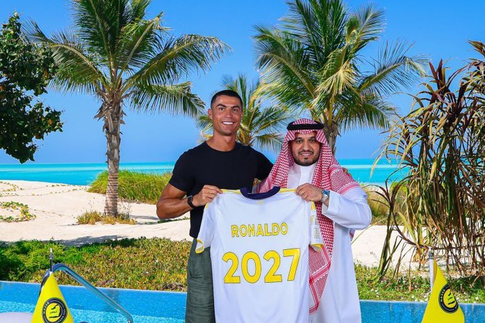 Ronaldo gia hạn hợp đồng đến năm 2027 (Ảnh: Al-Nassr) Ronaldo gia hạn hợp đồng đến năm 2027 (Ảnh: Al-Nassr)