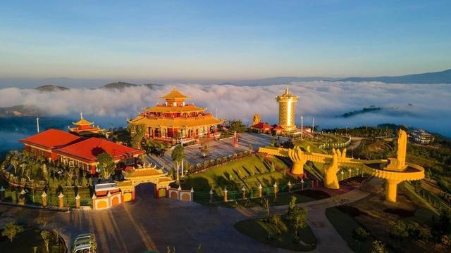 Samten Hill - khu du lịch tâm linh. ẢNH: LÂM VIÊN Samten Hill - khu du lịch tâm linh. ẢNH: LÂM VIÊN