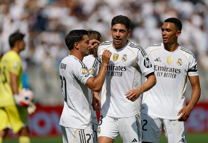 Federico Valverde (8) sửa sai sau cú sút phạt đền hỏng ăn trận ra quân Federico Valverde (8) sửa sai sau cú sút phạt đền hỏng ăn trận ra quân