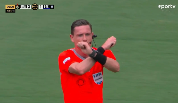 Trọng tài Ramon Abatti kích hoạt quy trình chống phân biệt chủng tộc của FIFA Trọng tài Ramon Abatti kích hoạt quy trình chống phân biệt chủng tộc của FIFA