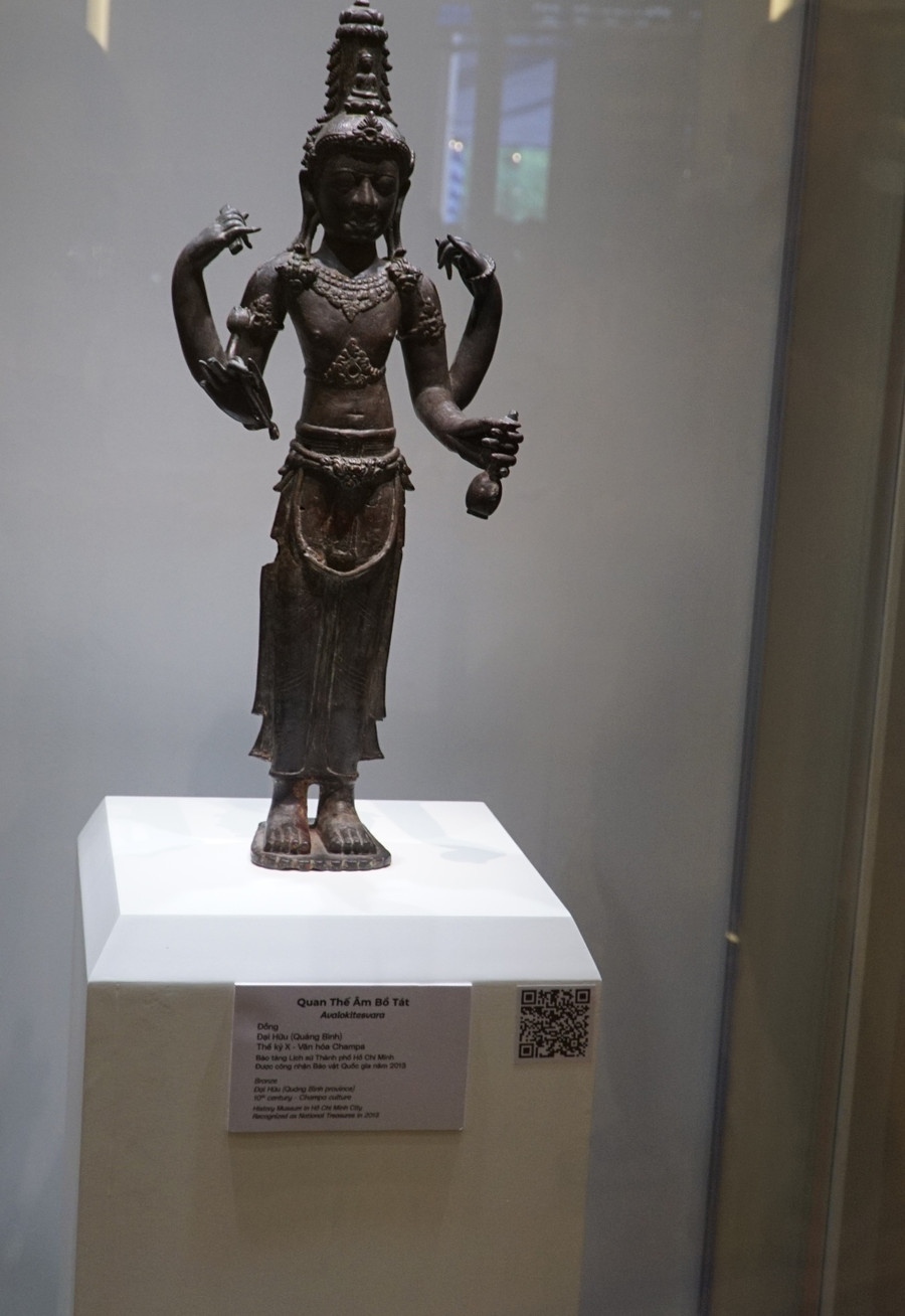 Tượng Quan Thế Âm Bồ Tát (Thế kỷ X thuộc Văn hoá Champa) Tượng Quan Thế Âm Bồ Tát (Thế kỷ X thuộc Văn hoá Champa)