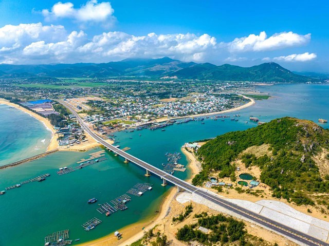 Đường ven biển tỉnh Bình Định. Ảnh: Dũng Nhân/Nguồn TNO duong-ven-bien.jpg