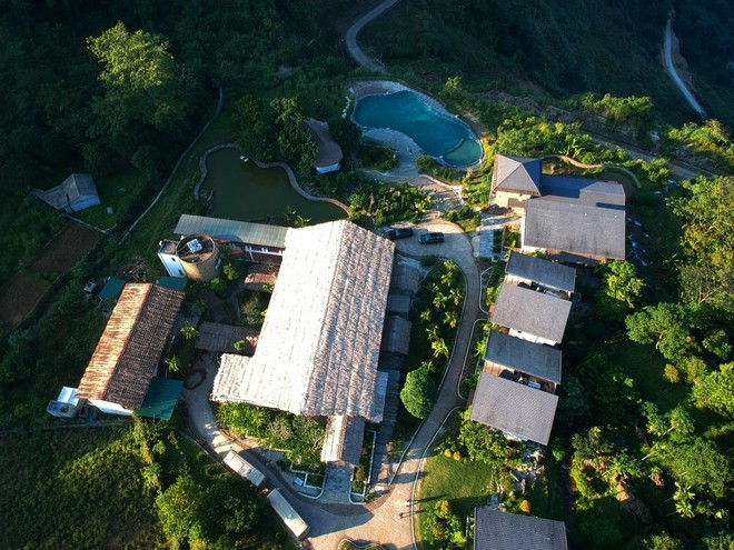 Một góc Bakhan Village Resort nhìn từ trên cao. (Ảnh: Hồ Hạ/Vietnam+) Một góc Bakhan Village Resort nhìn từ trên cao. (Ảnh: Hồ Hạ/Vietnam+)