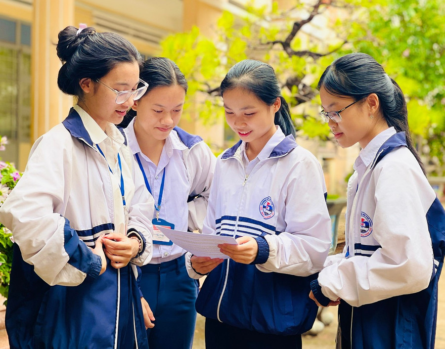 Học sinh lớp 12 Trường THPT Hoàng Hoa Thám (TP. Pleiku) sẵn sàng tâm lý bước vào kỳ thi tốt nghiệp THPT năm 2025. Ảnh: T.D 4t.jpg