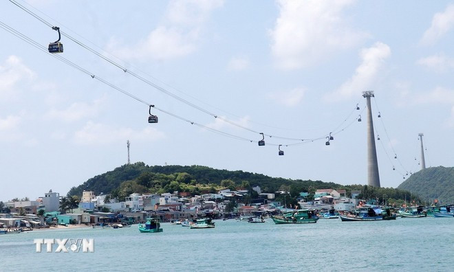 Cáp treo Hòn Thơm vượt biển dài nhất thế giới tại Nam đảo Phú Quốc (Kiên Giang), phục vụ khách du lịch khi đến đảo Ngọc. (Ảnh: Lê Huy Hải/TTXVN) Cáp treo Hòn Thơm vượt biển dài nhất thế giới tại Nam đảo Phú Quốc (Kiên Giang), phục vụ khách du lịch khi đến đảo Ngọc. (Ảnh: Lê Huy Hải/TTXVN)