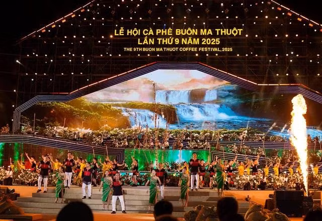 Lễ hội cà phê Buôn Ma Thuột, sự kiện văn hóa, du lịch thu hút đông đảo du khách. ẢNH: TRUNG CHUYÊN