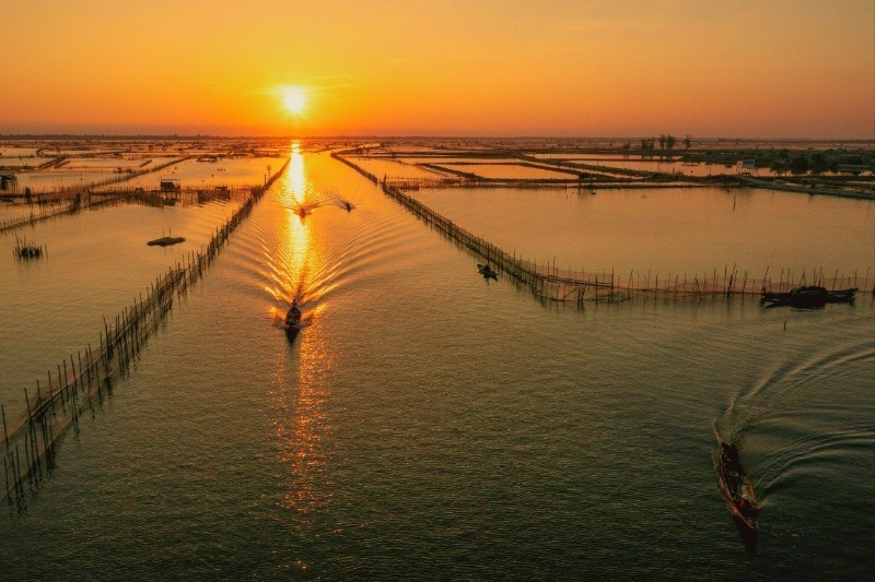 Vùng đầm phá Tam Giang-Cầu Hai, Huế luôn hấp dẫn du khách. Ảnh LÊ HOÀNG 1.jpg