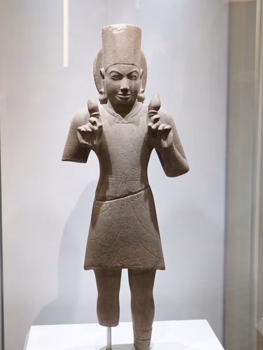 Tượng Thần Surya (Thế kỷ VI- VIII văn hoá Óc Eo)