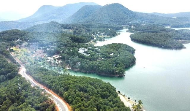 Khu du lịch hồ Tuyền Lâm nơi có nhiều khu nghỉ dưỡng chăm sóc sức khỏe. ẢNH: LÂM VIÊN Khu du lịch hồ Tuyền Lâm nơi có nhiều khu nghỉ dưỡng chăm sóc sức khỏe. ẢNH: LÂM VIÊN