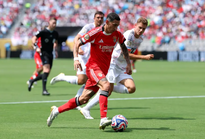 Benfica giành ngôi đầu bảng C. Benfica giành ngôi đầu bảng C.