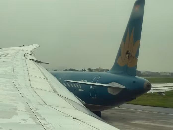 Hai máy bay xảy ra va chạm. Ảnh: Vũ Luật