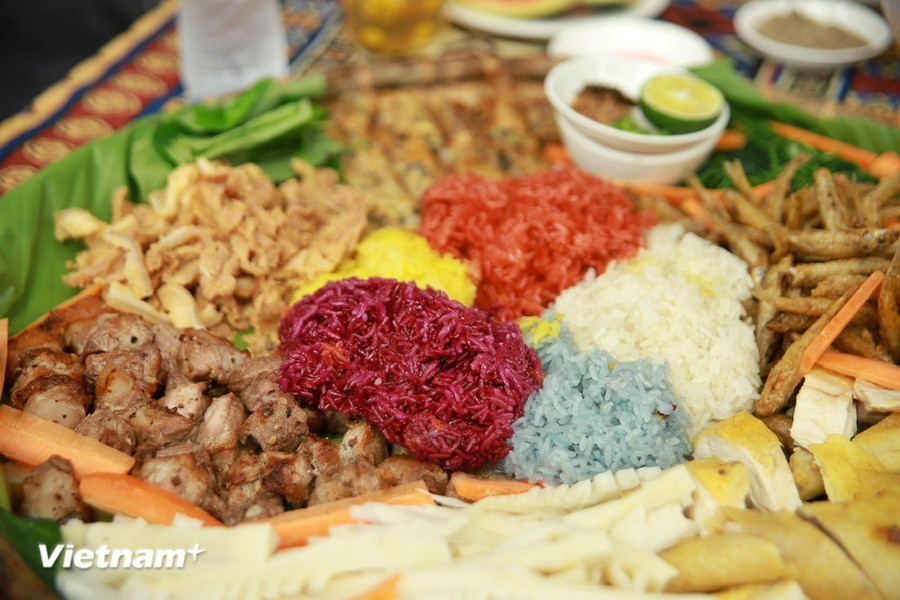 Ẩm thực Mai Châu. (Ảnh: Mai Mai/Vietnam+) Ẩm thực Mai Châu. (Ảnh: Mai Mai/Vietnam+)