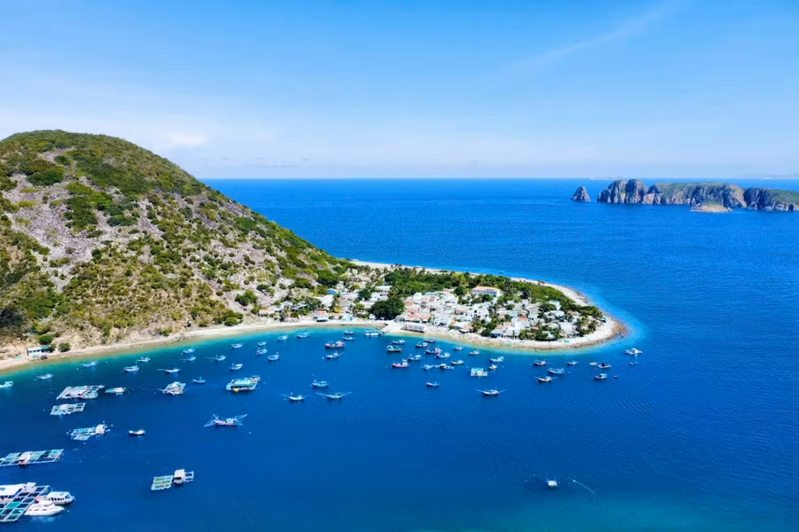 Được biết, hiện nay, UBND TP. Nha Trang đang triển khai xây dựng Tổ dân phố Bích Đầm trên đảo Hòn Tre trở thành điểm du lịch cộng đồng, vừa hướng đến tạo ra sản phẩm du lịch mới thu hút du khách, vừa tạo sinh kế bền vững cho người dân. ẢNH: BÁ DUY