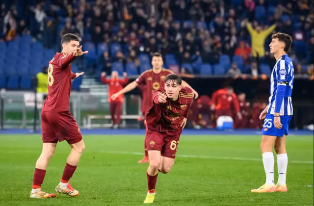 Nicolo Pisilli có bàn thắng quan trọng cho AS Roma