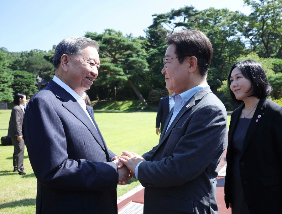 Tổng thống Hàn Quốc Lee Jae Myung đón Tổng Bí thư Tô Lâm tại Nhà Xanh ở thủ đô Seoul vào sáng 12.8.2025. ẢNH: TTXVN Tổng thống Hàn Quốc Lee Jae Myung đón Tổng Bí thư Tô Lâm tại Nhà Xanh ở thủ đô Seoul vào sáng 12.8.2025. ẢNH: TTXVN