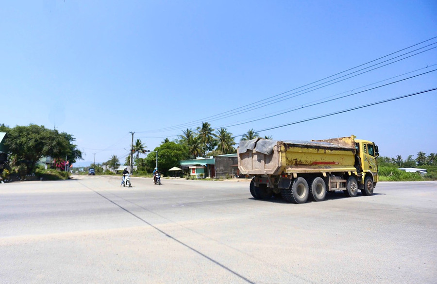 Tuyến đường tránh Quốc lộ 19 đoạn qua địa bàn thị xã An Khê ghi nhận nhiều vụ tai nạn giao thông từ đầu năm đến nay do nhiều bất cập về tổ chức giao thông. Ảnh: Văn Ngọc 2tuyen-duong-tranh-quoc-lo-19-doan-qua-dia-ban-thi-xa-an-khe-ghi-nhan-nhieu-vu-tai-nan-giao-thong-tu-dau-nam-den-nay-do-nhieu-bat-cap-ve-to-chuc-giao-thong.jpg