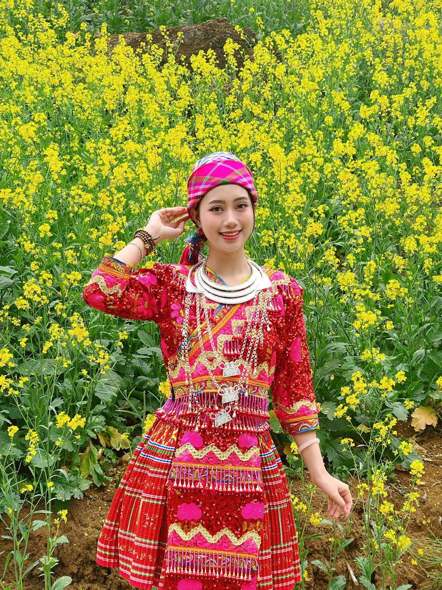 Người đẹp sinh năm 2000 chia sẻ là một người trẻ, bản thân luôn cố gắng không ngừng, nỗ lực để hoàn thiện bản thân, sống có trách nhiệm. Cô luôn tích cực tham gia các dự án thiện nguyện, trở thành công dân tốt, có ích và cống hiến cho xã hội, góp phần xây dựng đất nước Việt Nam ngày một giàu mạnh hơn. Ảnh: FBNV