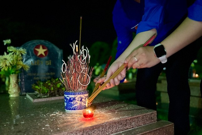 Mỗi nén hương dâng lên là lời nhắn gửi từ thế hệ hôm nay: Mãi biết ơn và trân trọng sự hy sinh của cha ông vì độc lập, tự do của dân tộc Mỗi nén hương dâng lên là lời nhắn gửi từ thế hệ hôm nay: Mãi biết ơn và trân trọng sự hy sinh của cha ông vì độc lập, tự do của dân tộc