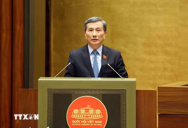 Ủy viên Ủy ban Thường vụ Quốc hội Lê Quang Huy trình bày Báo cáo giải trình, tiếp thu, chỉnh lý dự thảo Luật Công nghiệp công nghệ số. Ảnh: Phạm Kiên/TTXVN