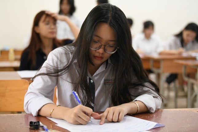 Quy chế thi cũng quy định rõ, đề thi, đáp án chưa công khai thuộc danh mục bí mật nhà nước độ “Tối mật” và quy định thời hạn bảo vệ. Quy chế thi cũng quy định rõ, đề thi, đáp án chưa công khai thuộc danh mục bí mật nhà nước độ “Tối mật” và quy định thời hạn bảo vệ.