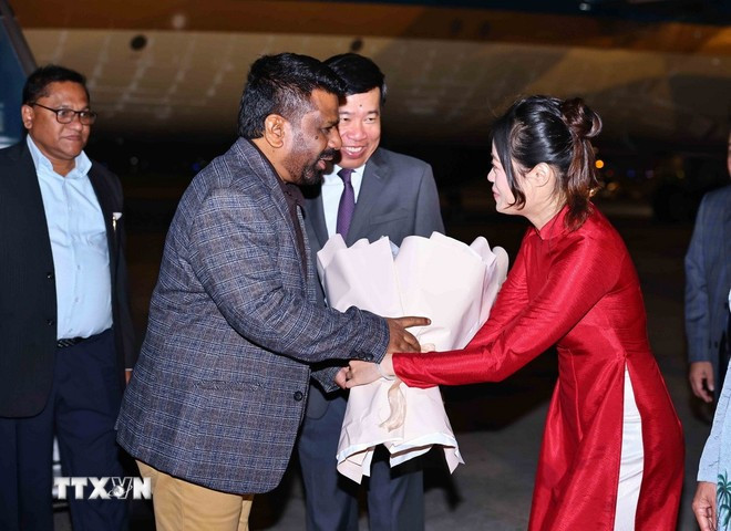 Lễ đón Tổng thống nước Cộng hòa Xã hội Chủ nghĩa Dân chủ Sri Lanka Anura Kumara Dissanayaka tại sân bay Quốc tế Nội Bài. Ảnh: Minh Đức/TTXVN Lễ đón Tổng thống nước Cộng hòa Xã hội Chủ nghĩa Dân chủ Sri Lanka Anura Kumara Dissanayaka tại sân bay Quốc tế Nội Bài. Ảnh: Minh Đức/TTXVN