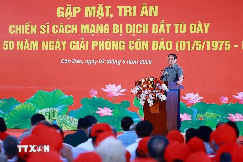 Thủ tướng Phạm Minh Chính phát biểu, tri ân chiến sỹ cách mạng bị địch bắt, tù đày. Ảnh: Dương Giang/TTXVN cuutu.jpg