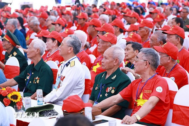 Các đại biểu là chiến sỹ cách mạng, cựu tù chính trị bị địch bắt tù đày tham dự buổi gặp mặt, tri ân. (Ảnh: Dương Giang/TTXVN) Các đại biểu là chiến sỹ cách mạng, cựu tù chính trị bị địch bắt tù đày tham dự buổi gặp mặt, tri ân. (Ảnh: Dương Giang/TTXVN)