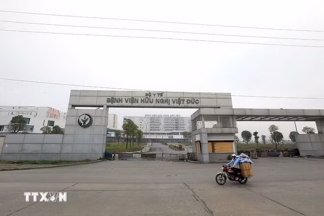 Năm 2018, một số hạng mục của cả hai dự án Việt Đức 2 và Bạch Mai 2 đã hoàn thành, trong đó có khu khám bệnh. Nhưng từ đó, tất cả tạm dừng xây dựng và đóng cửa. Ảnh: Tuấn Anh/TTXVN