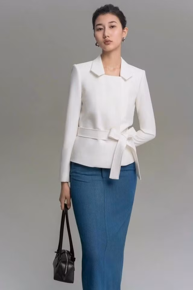 Sự dịu dàng làm nên vẻ quyến rũ lãng mạn cho bản phối trắng và xanh dương. ẢNH: HOBB